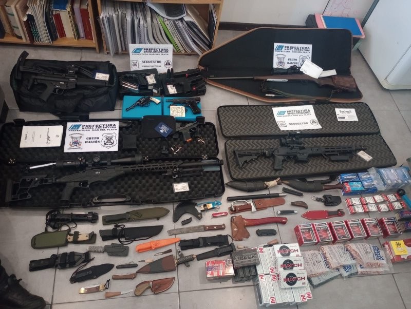 Cayó una red internacional que metía gente ilegal al país: megaoperativo en Mar del Plata dejó armas, dólares y cuatro detenidos