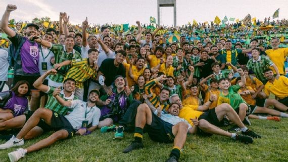 Milagro en Mar del Plata: Aldosivi lo dio vuelta en un final de locura y salvó la categoría con un 4-2 para la historia