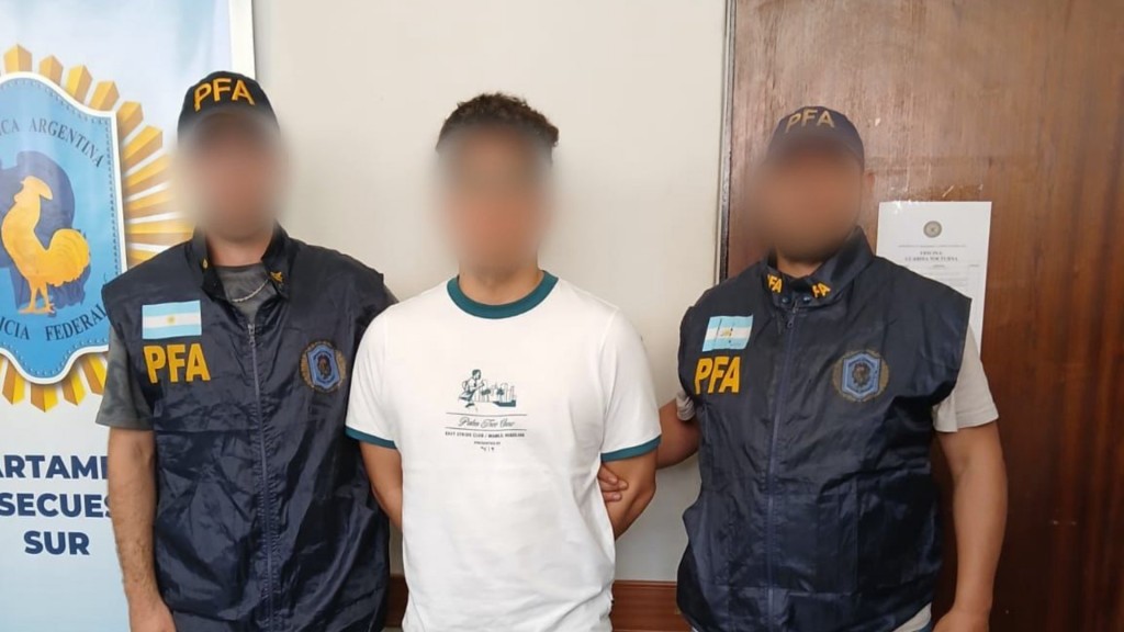 Cayó en Recoleta “El jorobado Deivi”, uno de los criminales más buscados del Perú: vivía en un lujoso departamento