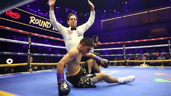 Impacto mundial: el Puma Martínez cayó por nocaut brutal en Arabia y Argentina se quedó sin campeones