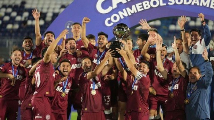 Lanús campeón otra vez: derrotó a Mineiro por penales y levantó la Sudamericana en una final épica