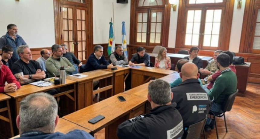 Inundaciones sin freno: la Provincia asiste a los afectados y denuncia la paralización de obras clave en el Río Salado