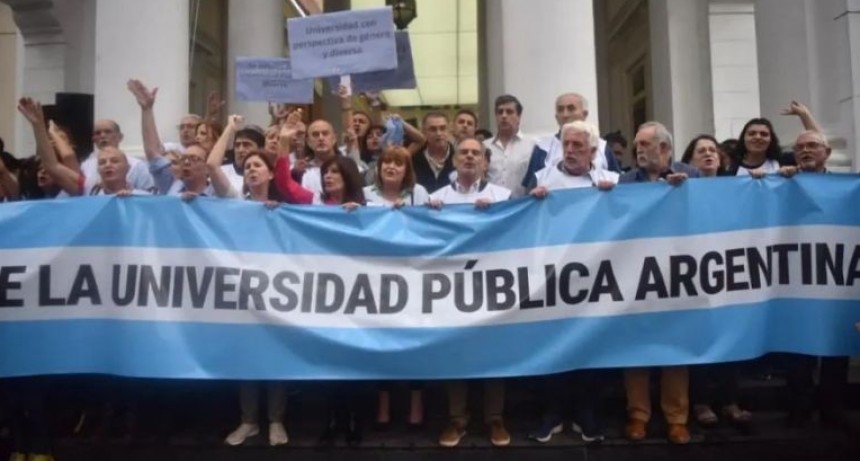 Paro total en las universidades públicas: docentes y estudiantes acusan al Gobierno de “vaciar la educación”