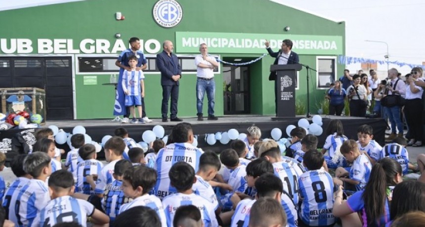 Kicillof inauguró un mega club en Ensenada y arremetió contra Milei: “Abandonan a los barrios populares”