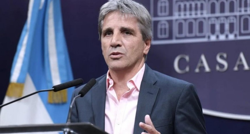 Caputo se burla de las críticas y redobla la apuesta por el “dólar barato”: “Exportaciones récord”