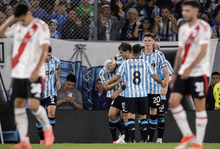 Racing cerró un 2024 inolvidable con victoria sobre River y festejo de la Copa Sudamericana