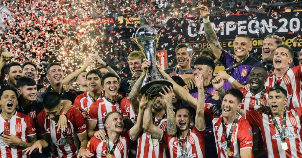 Estudiantes aplastó a Vélez y cerró el 2024 con un título: Trofeo de Campeones en el bolsillo