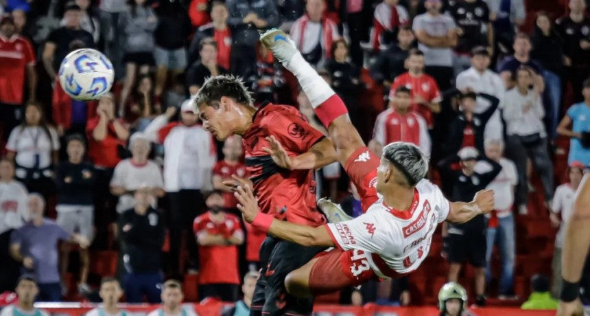 Hurac&aacute;n sue&ntilde;a con la gloria: venci&oacute; a Platense y definir&aacute; el t&iacute;tulo en la &uacute;ltima fecha