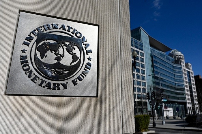 Alarma total por las reservas: el FMI aprieta a Caputo y Wall Street ya teme un nuevo temblor cambiario