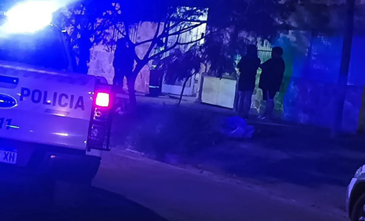 Horror en La Tablada: mataron a un hombre a hachazos y detuvieron a su hijo adolescente