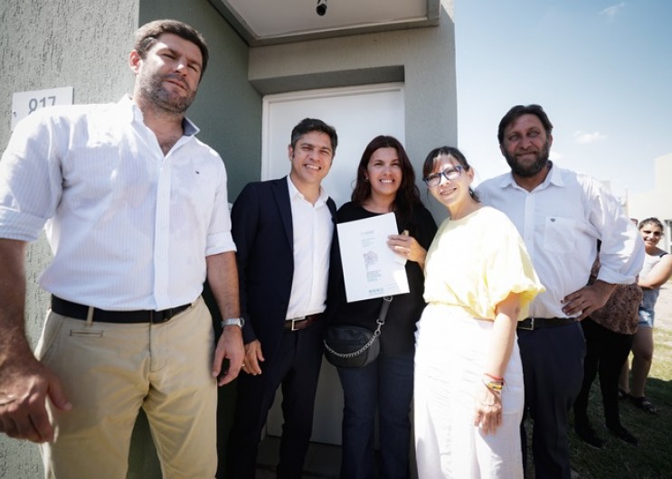 Kicillof entregó 132 casas en el interior bonaerense y defendió al Estado como respuesta a la crisis de vivienda