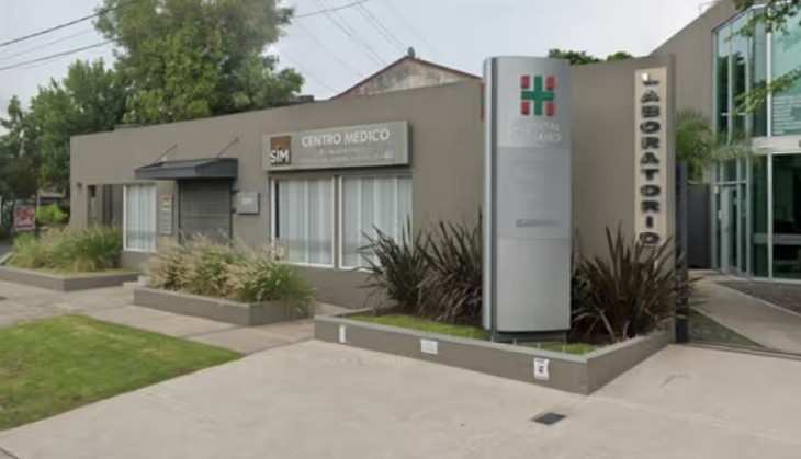 Balacera en plena calle: policía se enfrentó a motochorros en Ituzaingó y terminó herido