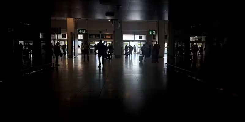 Apagón histórico en la noche más sofocante: miles de hogares del AMBA quedaron a oscuras antes de Año Nuevo