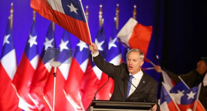 Chile da un giro histórico: José Antonio Kast arrasa en el balotaje y la ultraderecha vuelve al poder