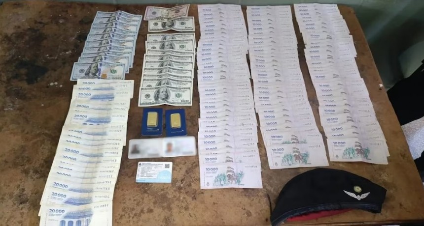 Cayó por un control de alcoholemia y lo atraparon con oro, dólares y un pedido de captura