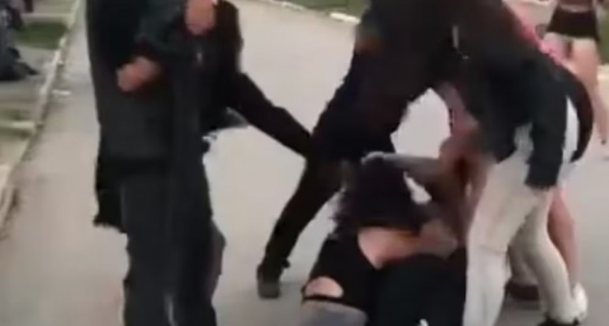 Salvajismo juvenil en Córdoba: atacaron en patota a una chica de 15 años y la apuñalaron en el pecho