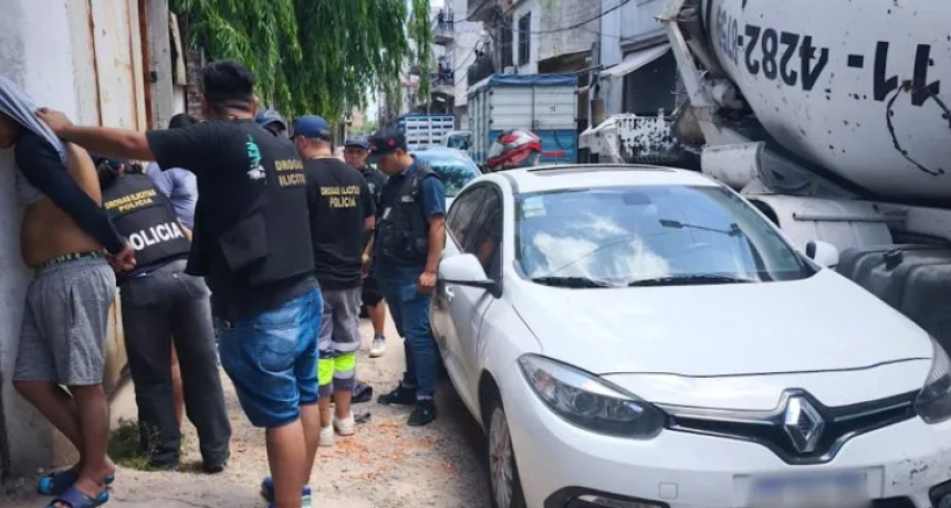 Megaoperativo antidrogas en La Matanza: cinco detenidos, cocaína rosa y armas robadas en González Catán