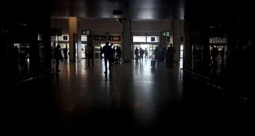 Apagón histórico en la noche más sofocante: miles de hogares del AMBA quedaron a oscuras antes de Año Nuevo