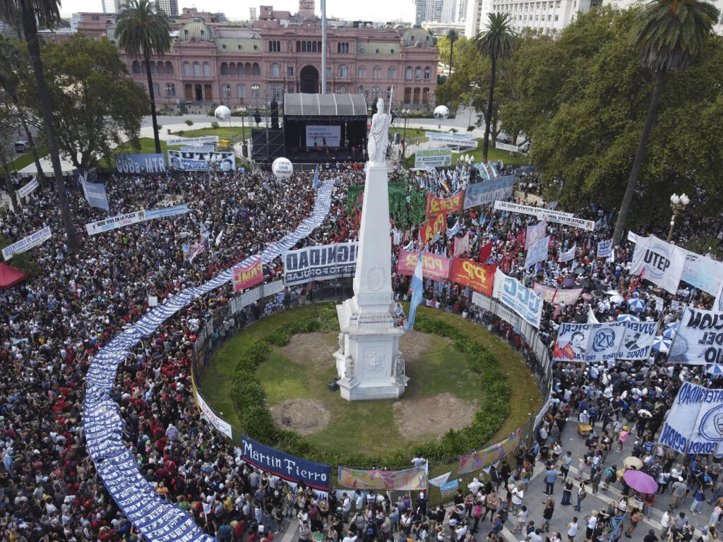 Convocatoria de Abuelas de Plaza de Mayo y ATE para resistir el desguace del Estado