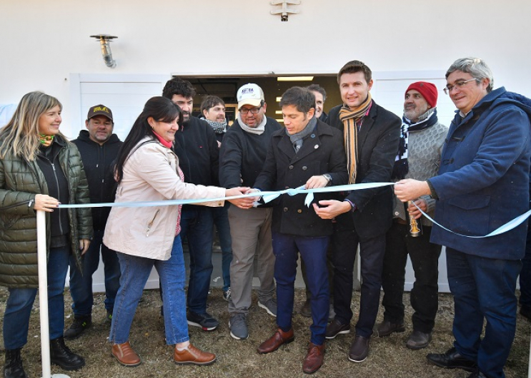 Kicillof inauguró una planta potabilizadora y una usina láctea en Leandro N. Alem