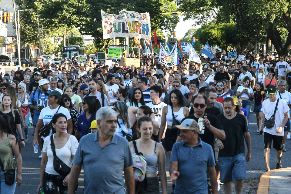 Gran marcha en Avellaneda en contra del DNU