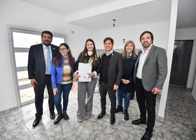 Axel Kicillof entrega viviendas y inaugura nuevo centro de salud en Ayacucho